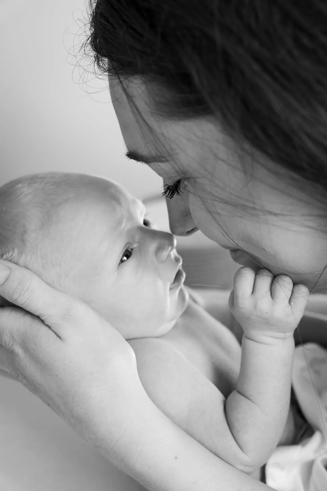 Photograph of a newborn session by Virginie Deronchêne, portrait photographer in Walloon Brabant