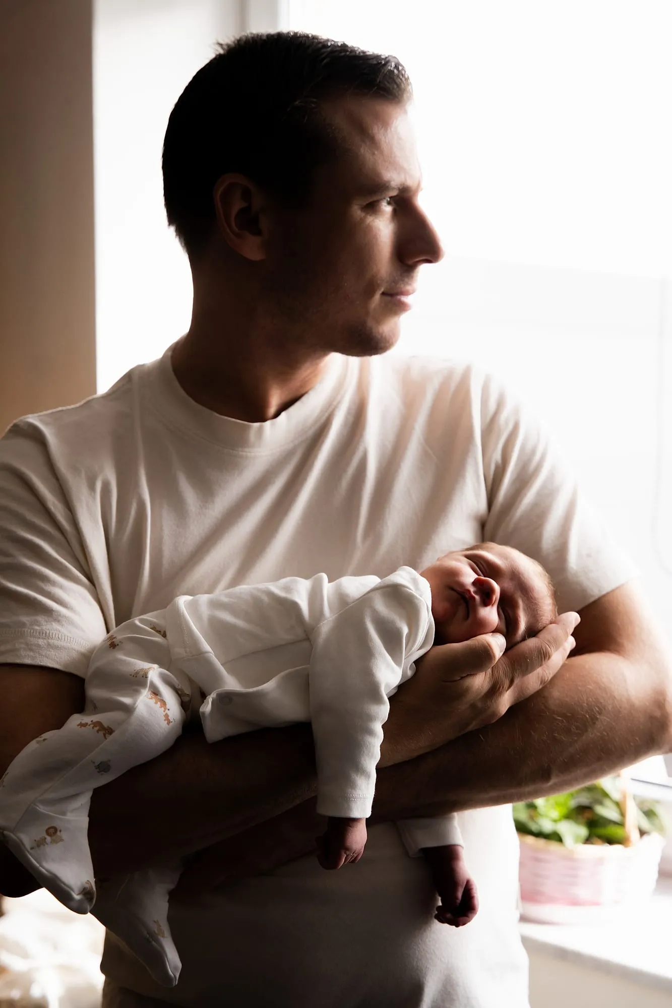 Photograph of a newborn session by Virginie Deronchêne, portrait photographer in Walloon Brabant
