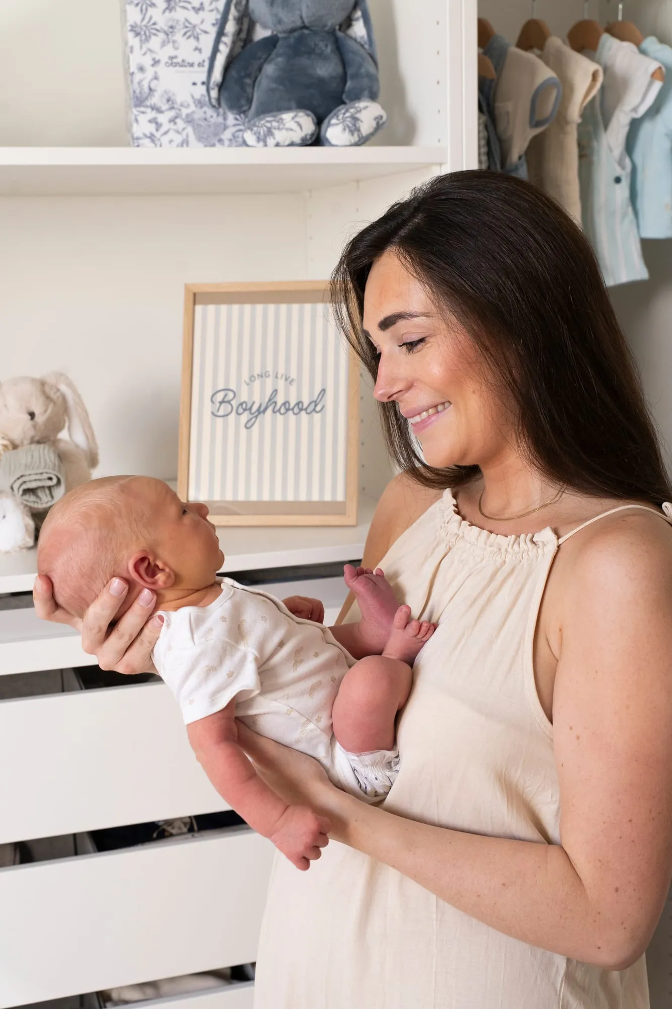 Photograph of a newborn session by Virginie Deronchêne, portrait photographer in Walloon Brabant