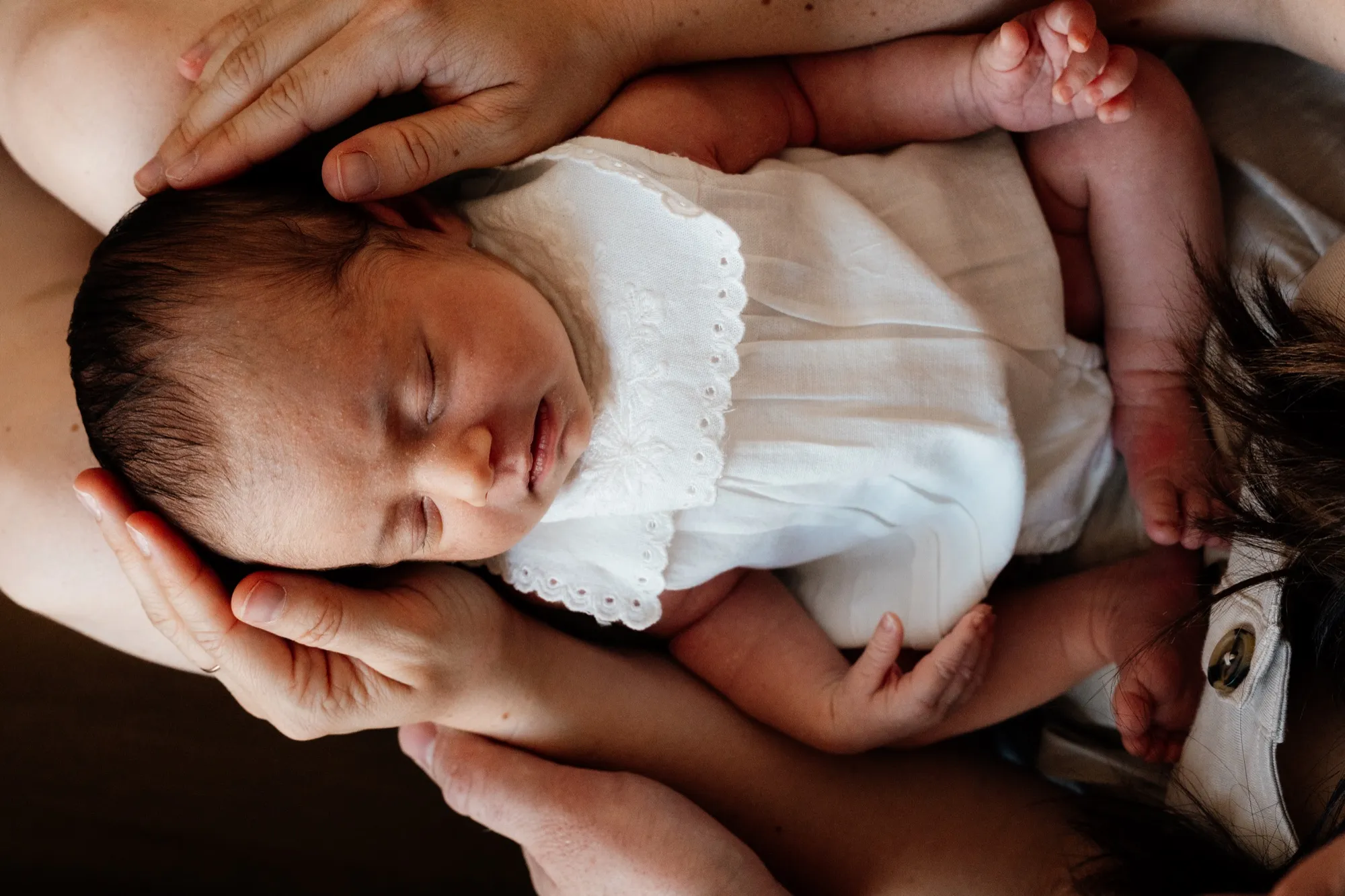 Photograph of a newborn session by Virginie Deronchêne, portrait photographer in Walloon Brabant