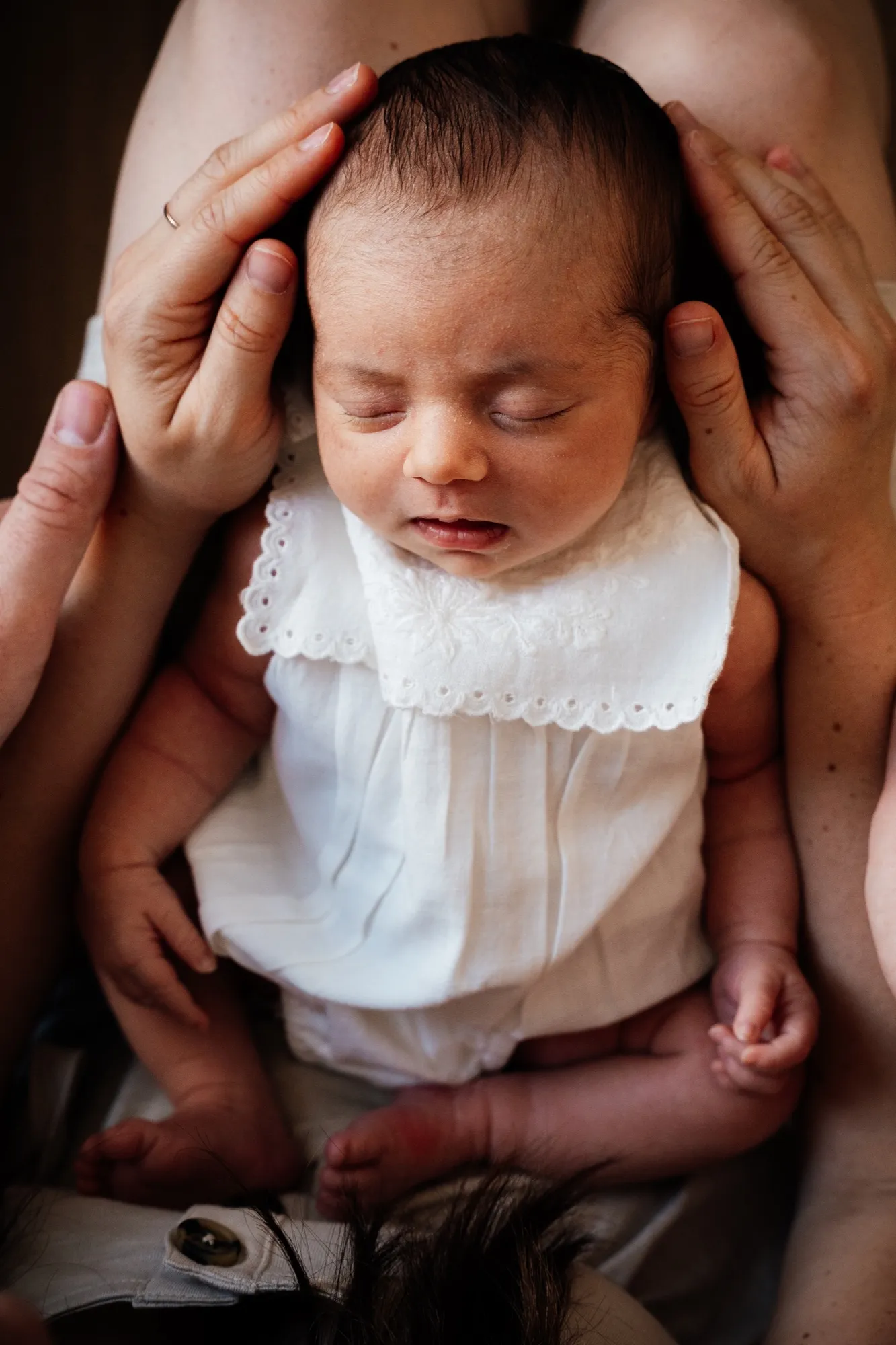 Photograph of a newborn session by Virginie Deronchêne, portrait photographer in Walloon Brabant