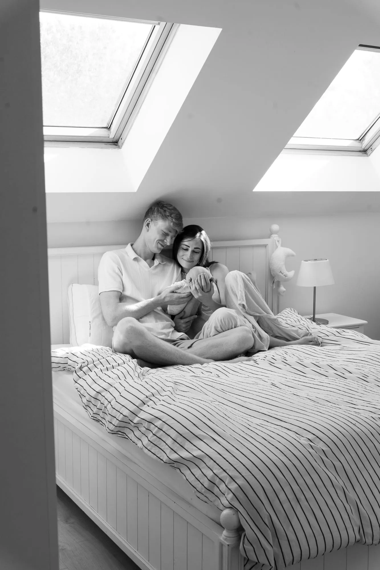 Photograph of a newborn session by Virginie Deronchêne, portrait photographer in Walloon Brabant