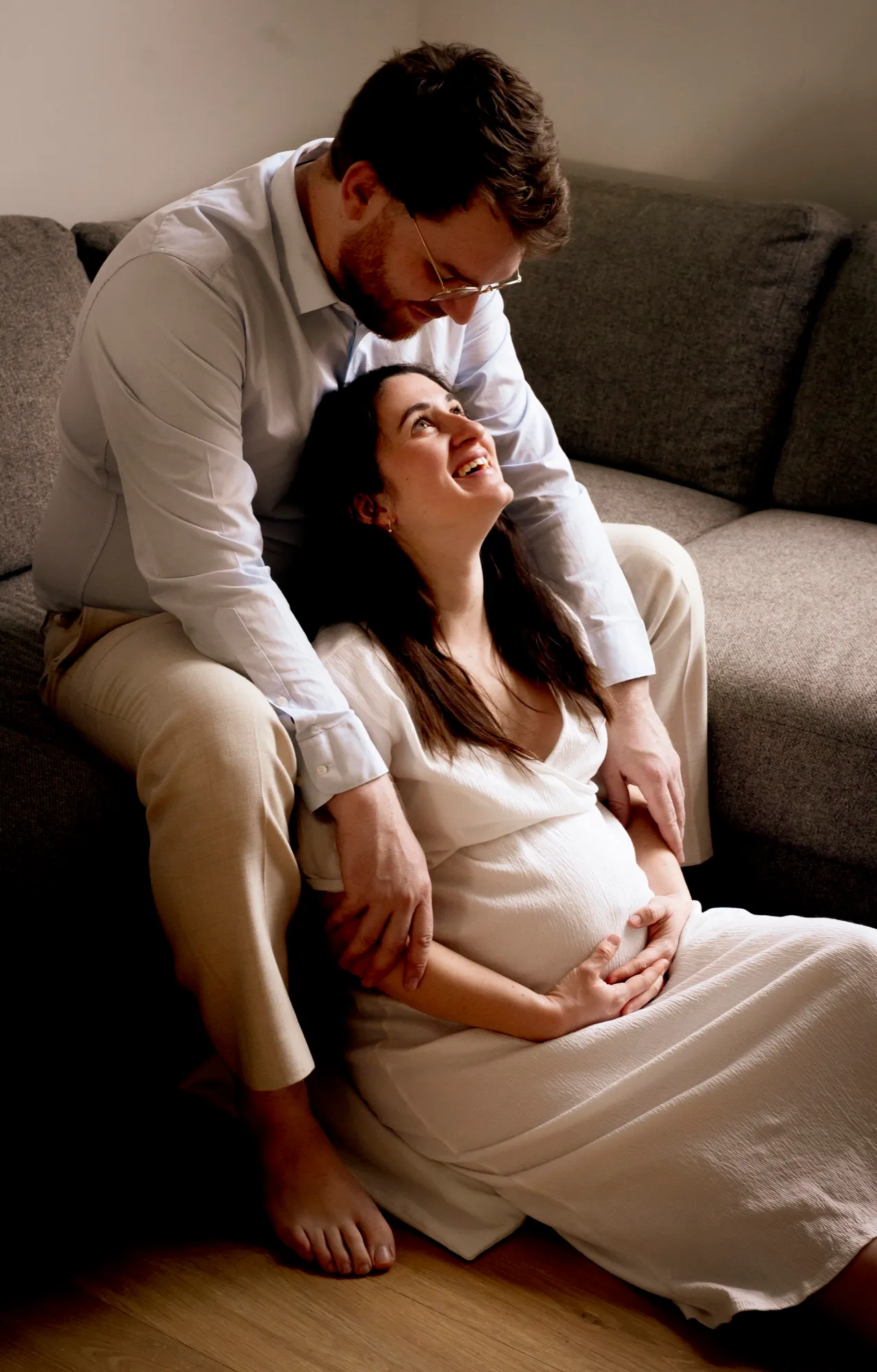 Photograph of a maternity session by Virginie Deronchêne, portrait photographer in Walloon Brabant