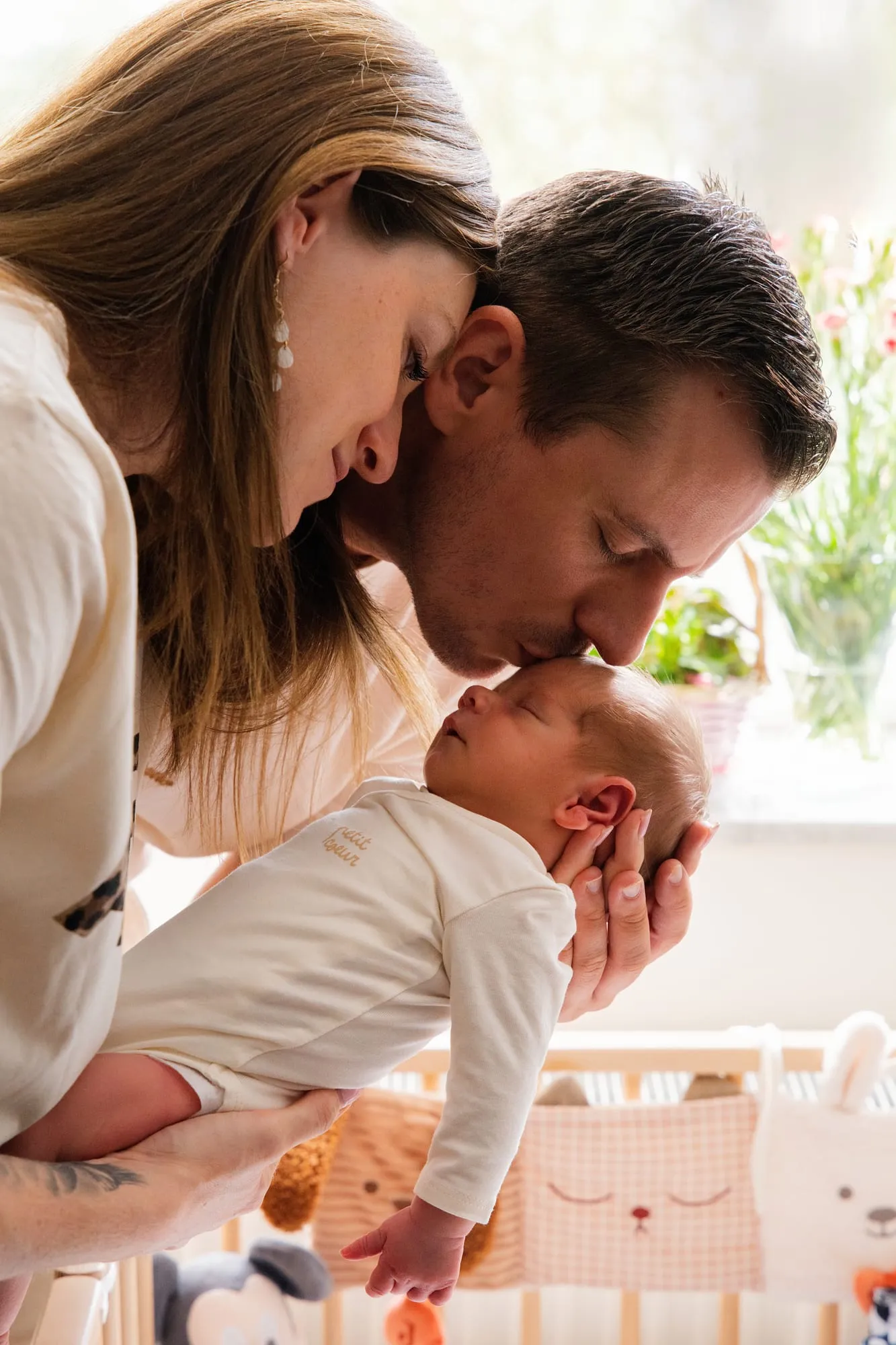 Photograph of a newborn session by Virginie Deronchêne, portrait photographer in Walloon Brabant