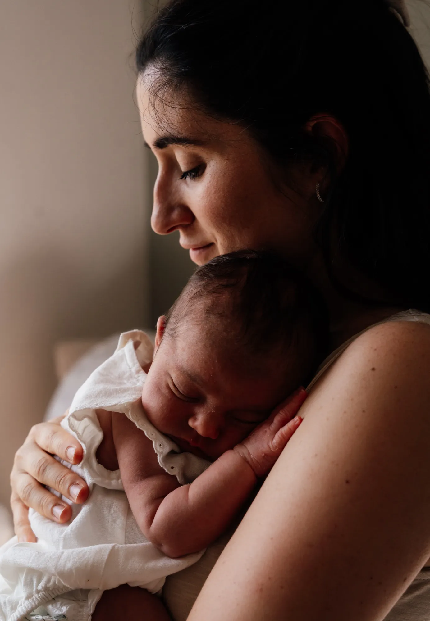 Photograph of a newborn session by Virginie Deronchêne, portrait photographer in Walloon Brabant