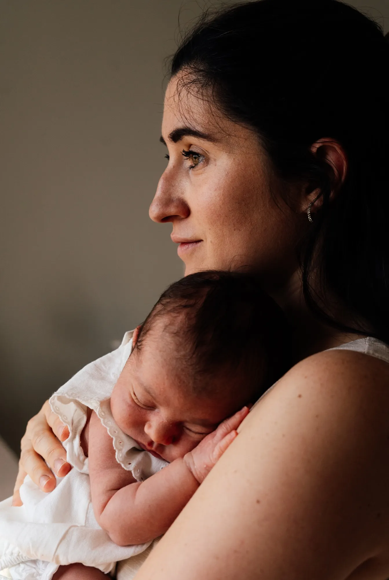 Photograph of a newborn session by Virginie Deronchêne, portrait photographer in Walloon Brabant