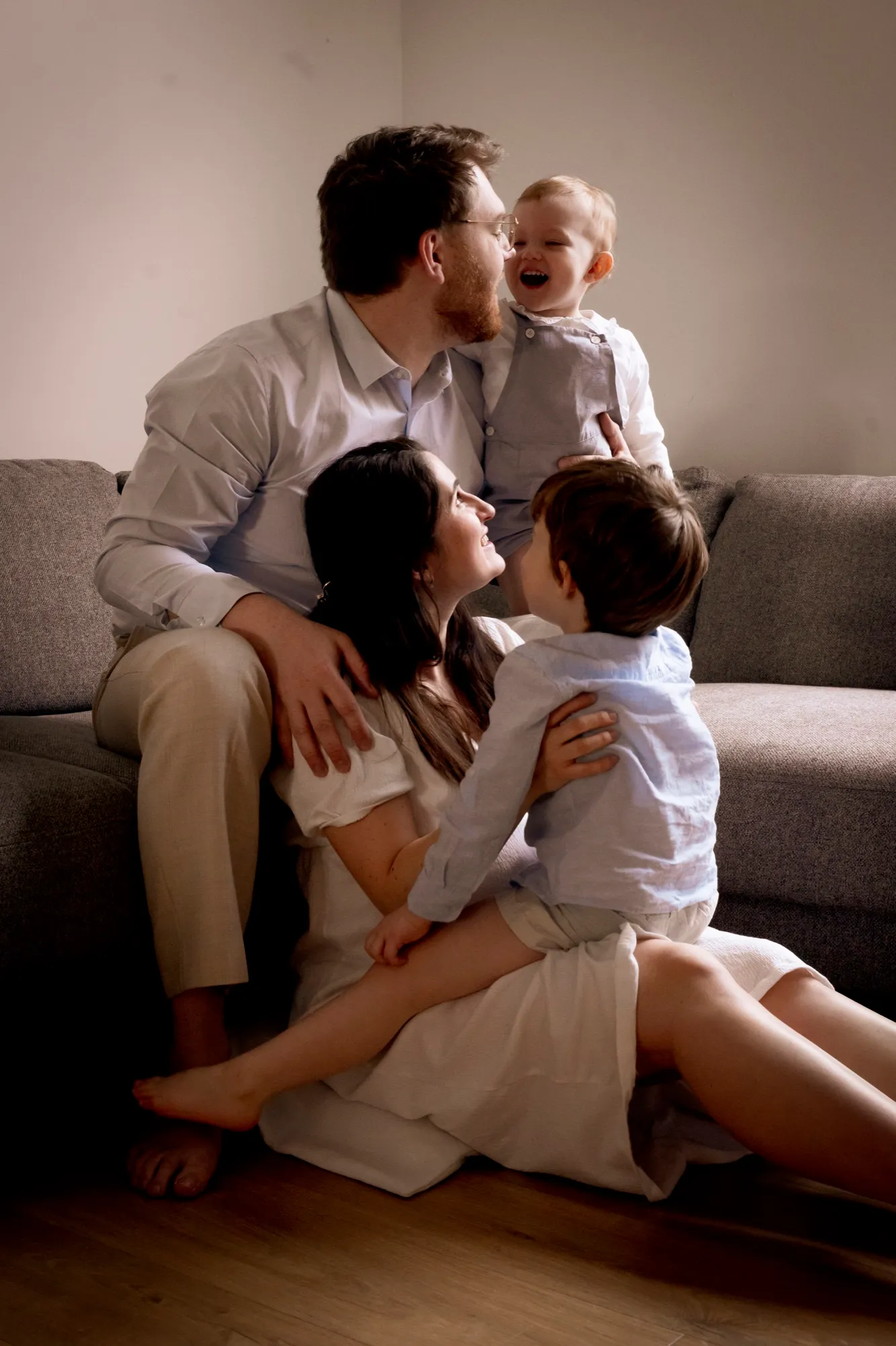 Photograph of a maternity session by Virginie Deronchêne, portrait photographer in Walloon Brabant