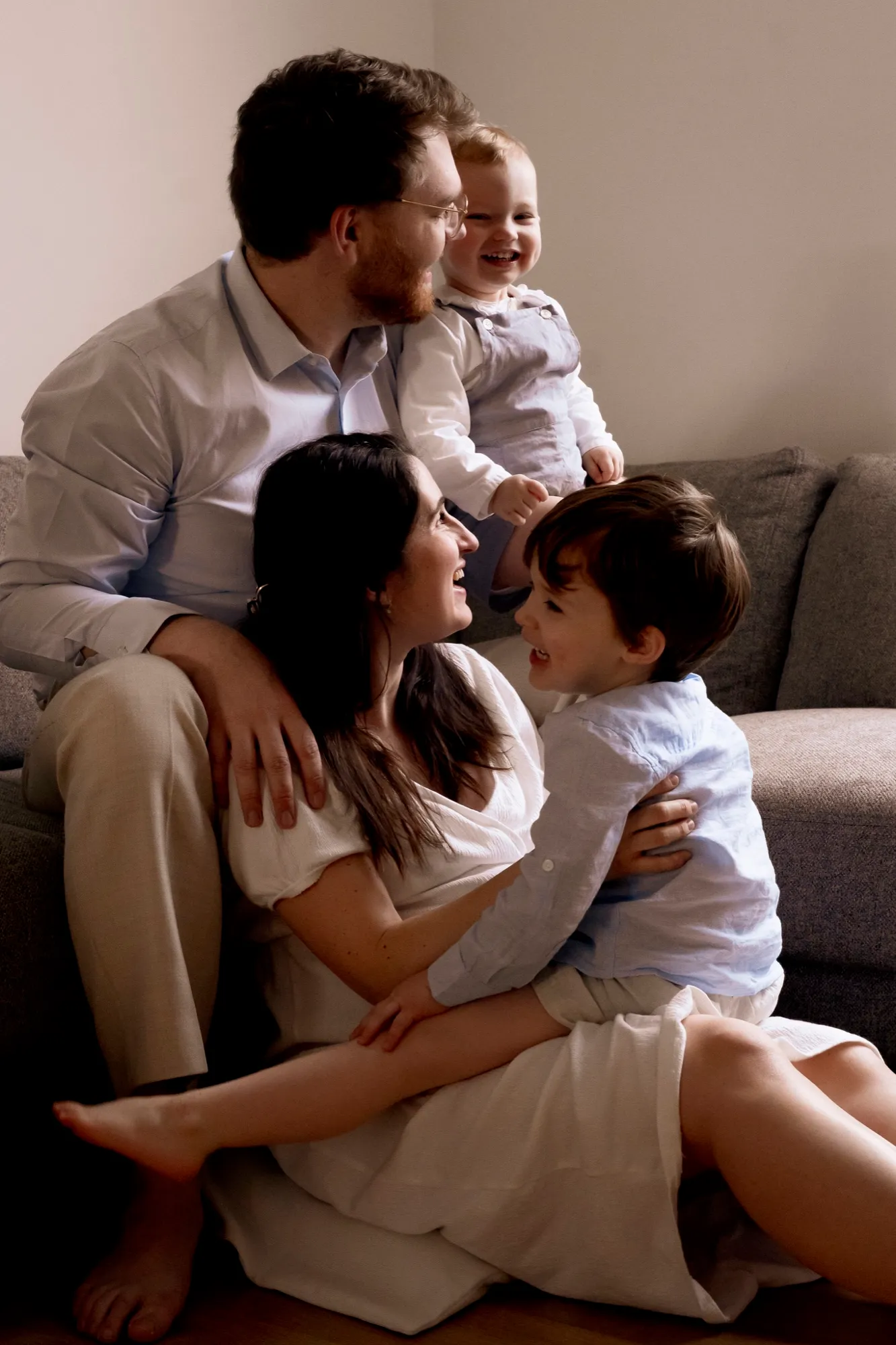 Photograph of a maternity session by Virginie Deronchêne, portrait photographer in Walloon Brabant