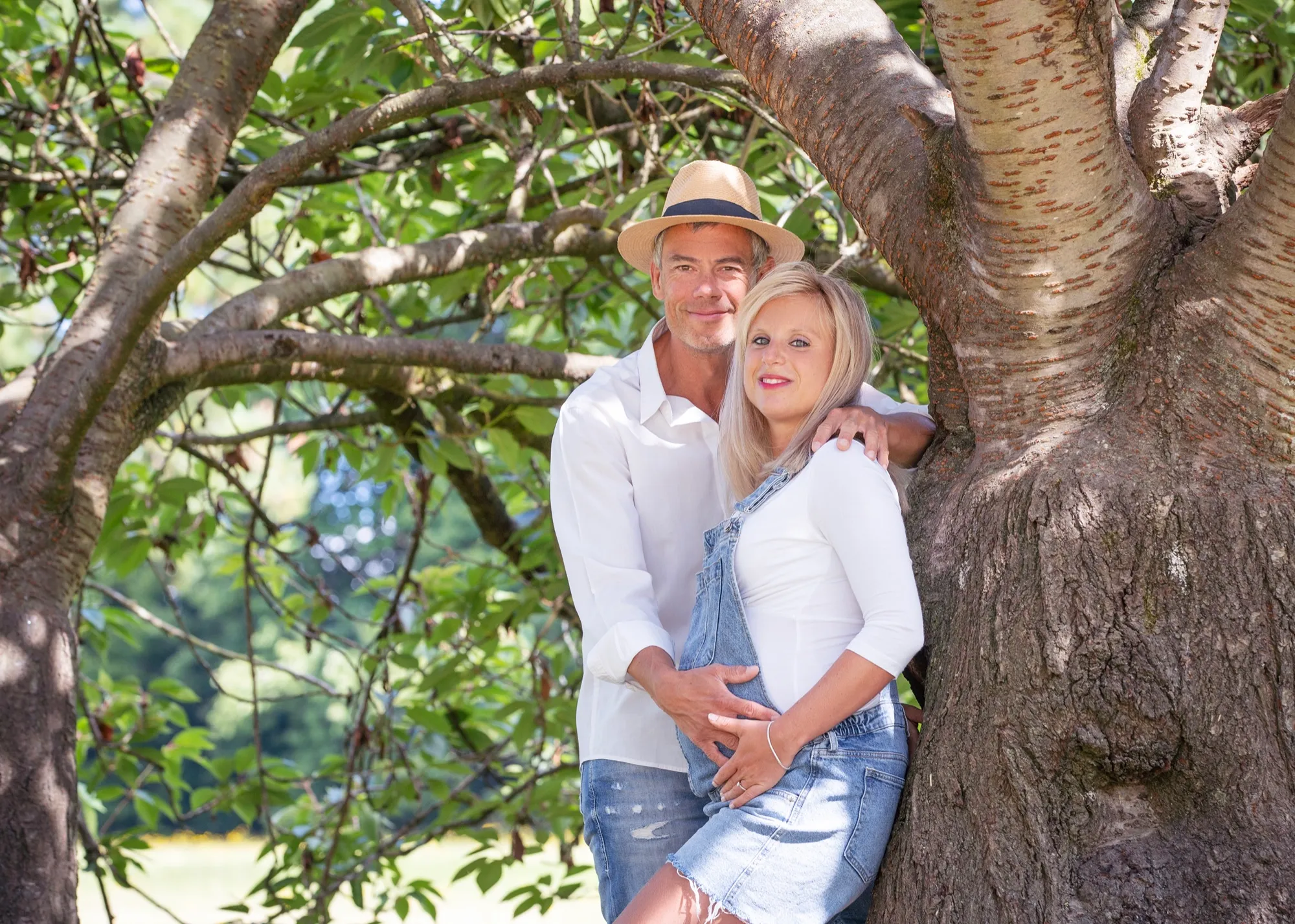 Photograph of a maternity session by Virginie Deronchêne, portrait photographer in Walloon Brabant