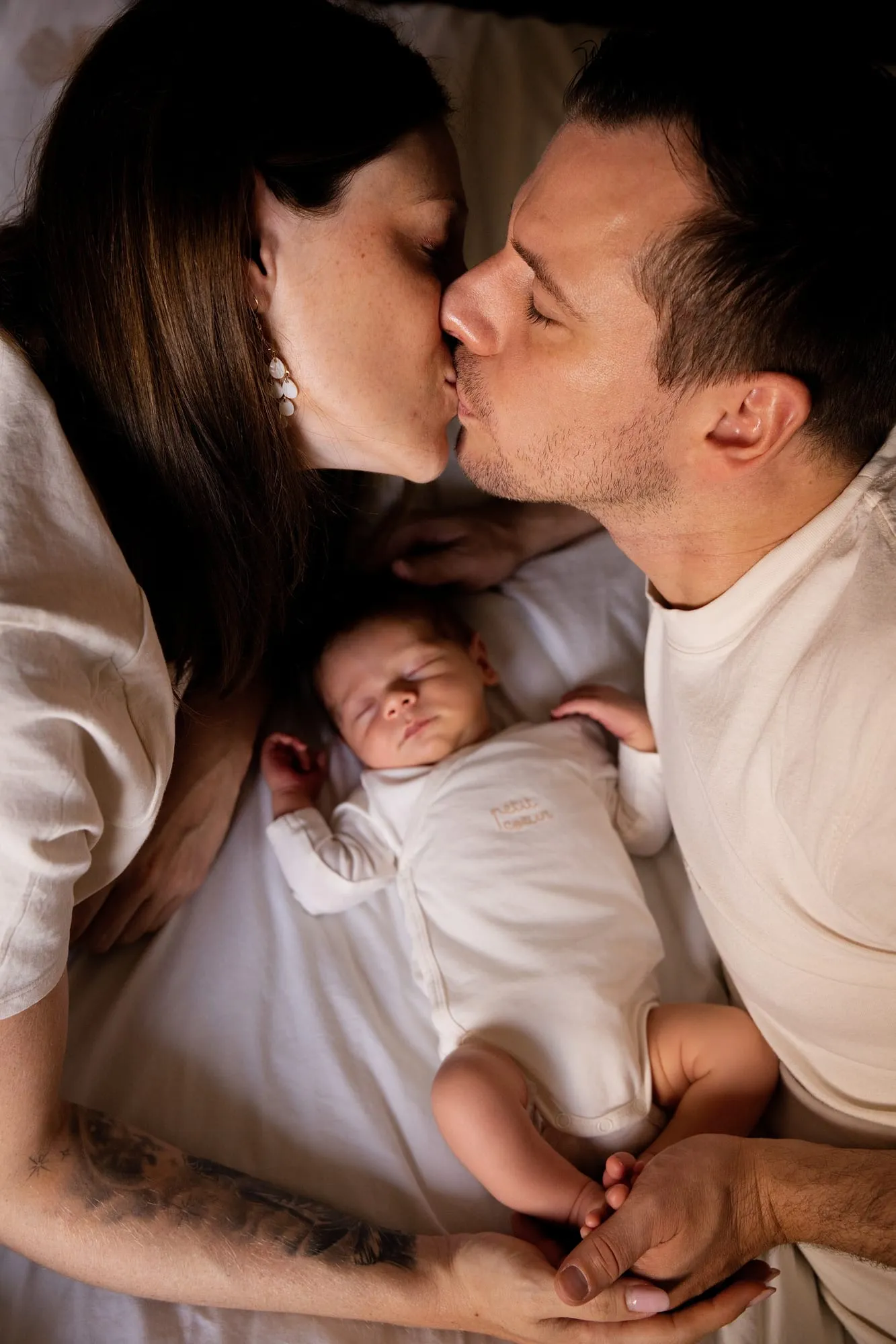 Photograph of a newborn session by Virginie Deronchêne, portrait photographer in Walloon Brabant