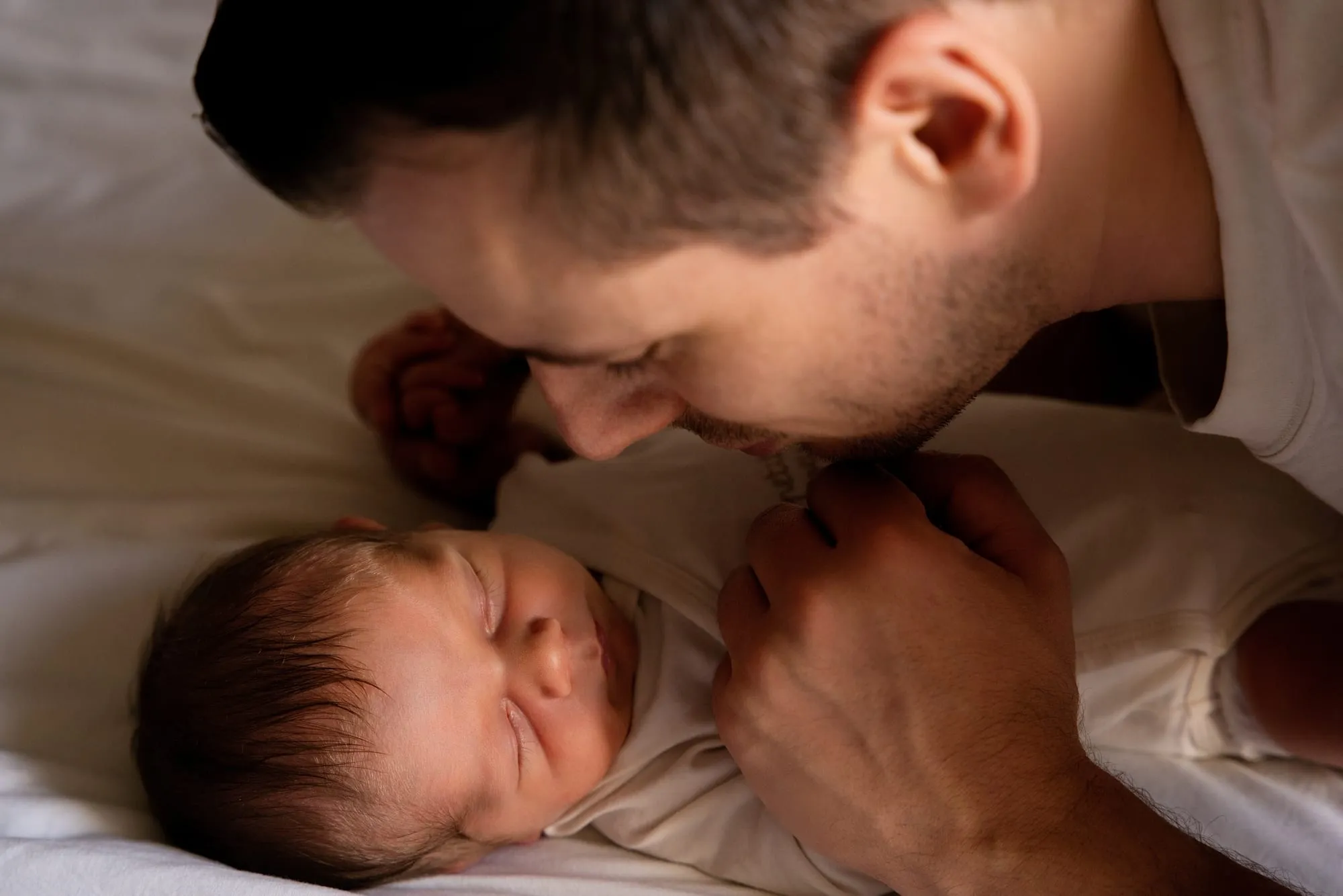Photograph of a newborn session by Virginie Deronchêne, portrait photographer in Walloon Brabant