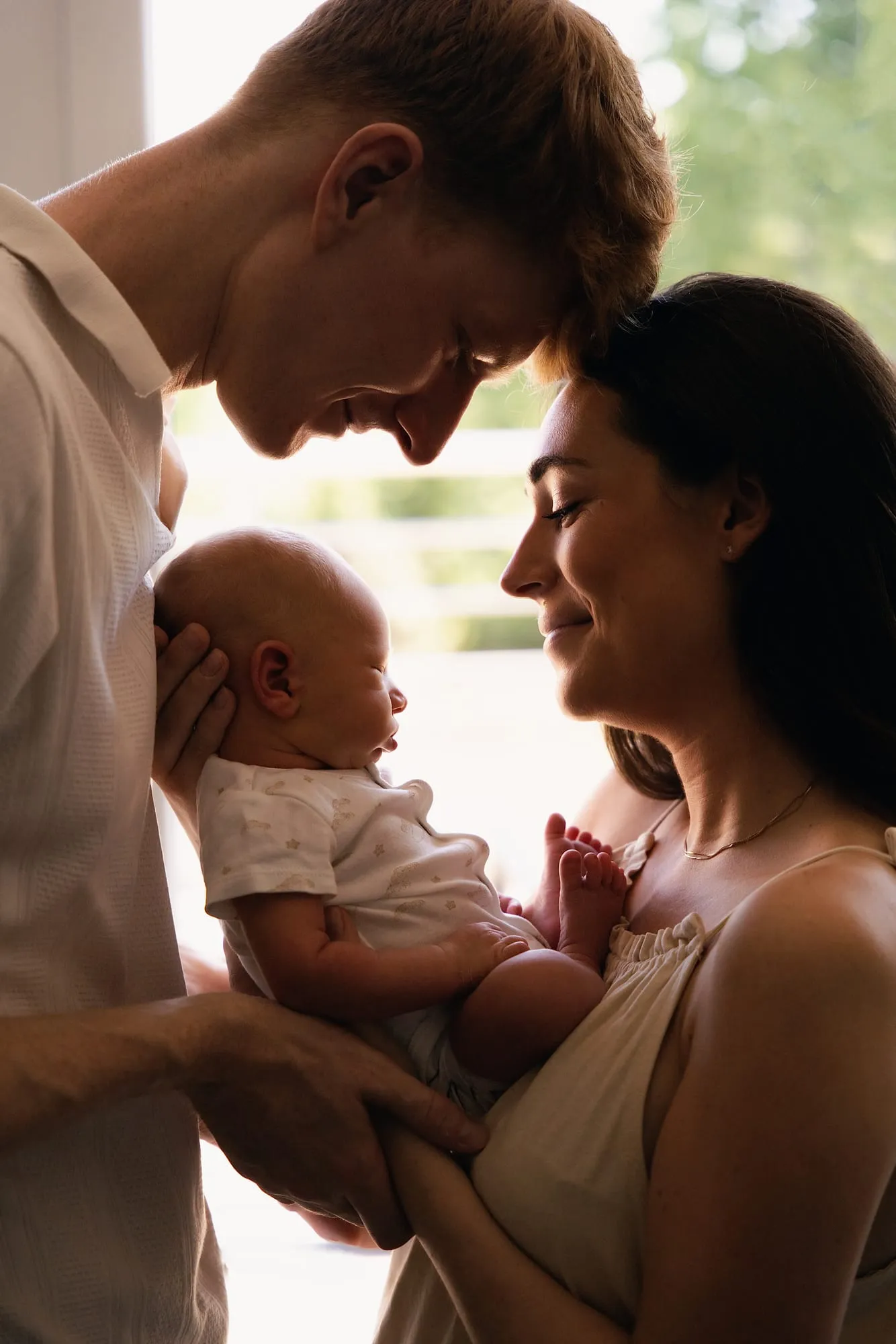 Photograph of a newborn session by Virginie Deronchêne, portrait photographer in Walloon Brabant