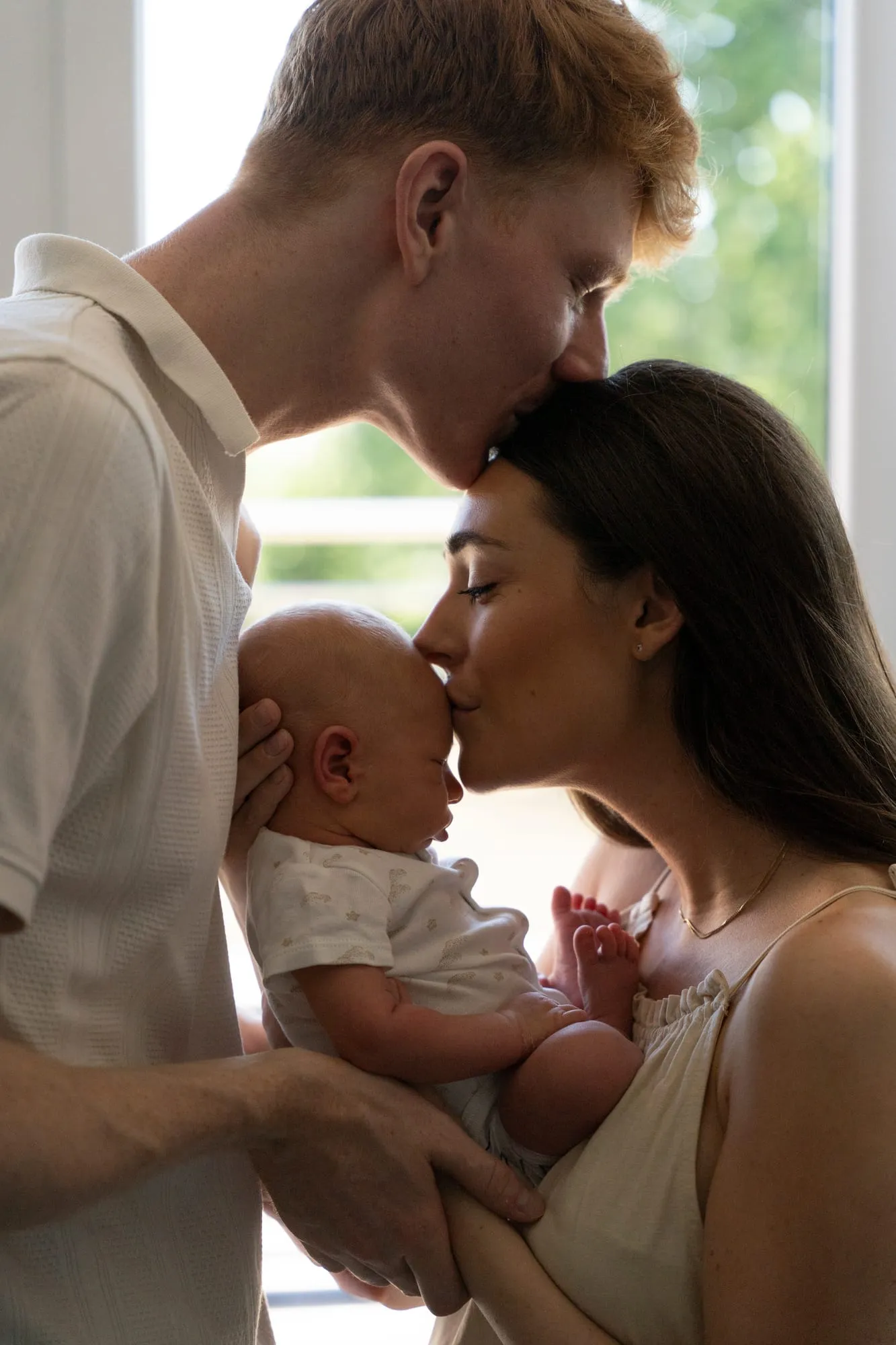 Photograph of a newborn session by Virginie Deronchêne, portrait photographer in Walloon Brabant