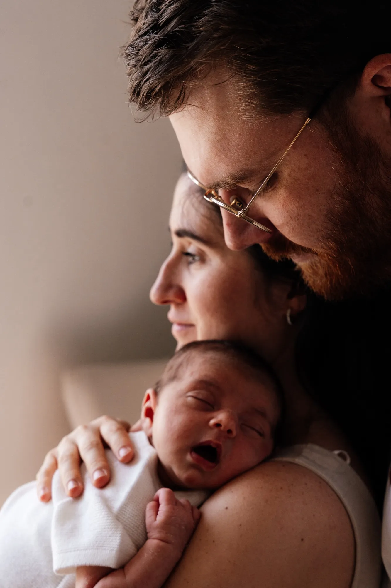 Photograph of a newborn session by Virginie Deronchêne, portrait photographer in Walloon Brabant