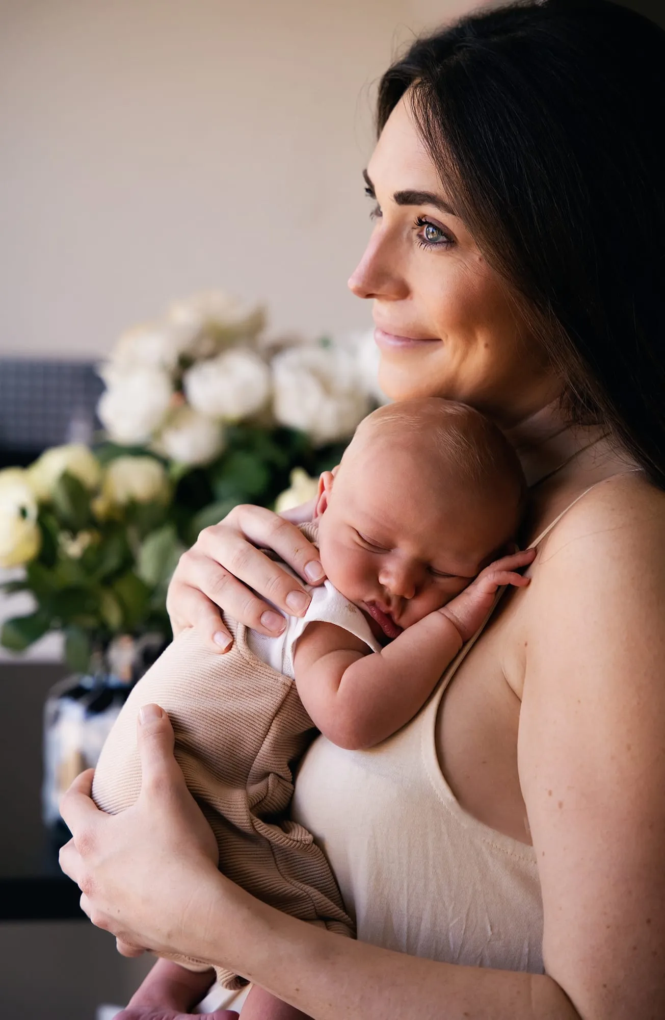 Photograph of a newborn session by Virginie Deronchêne, portrait photographer in Walloon Brabant