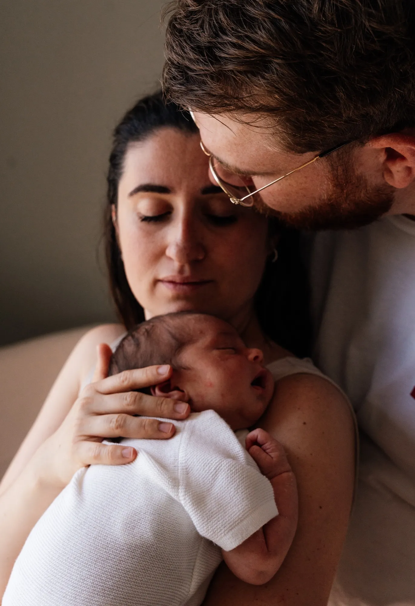 Photograph of a newborn session by Virginie Deronchêne, portrait photographer in Walloon Brabant