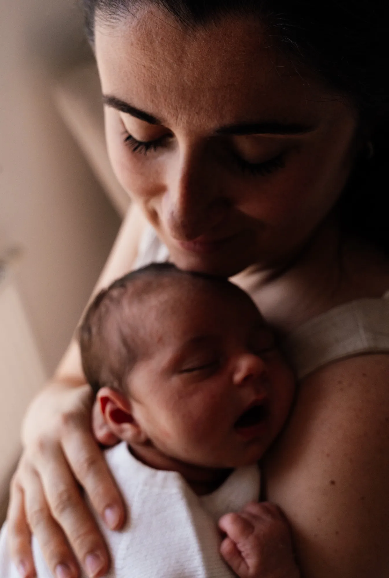 Photograph of a newborn session by Virginie Deronchêne, portrait photographer in Walloon Brabant