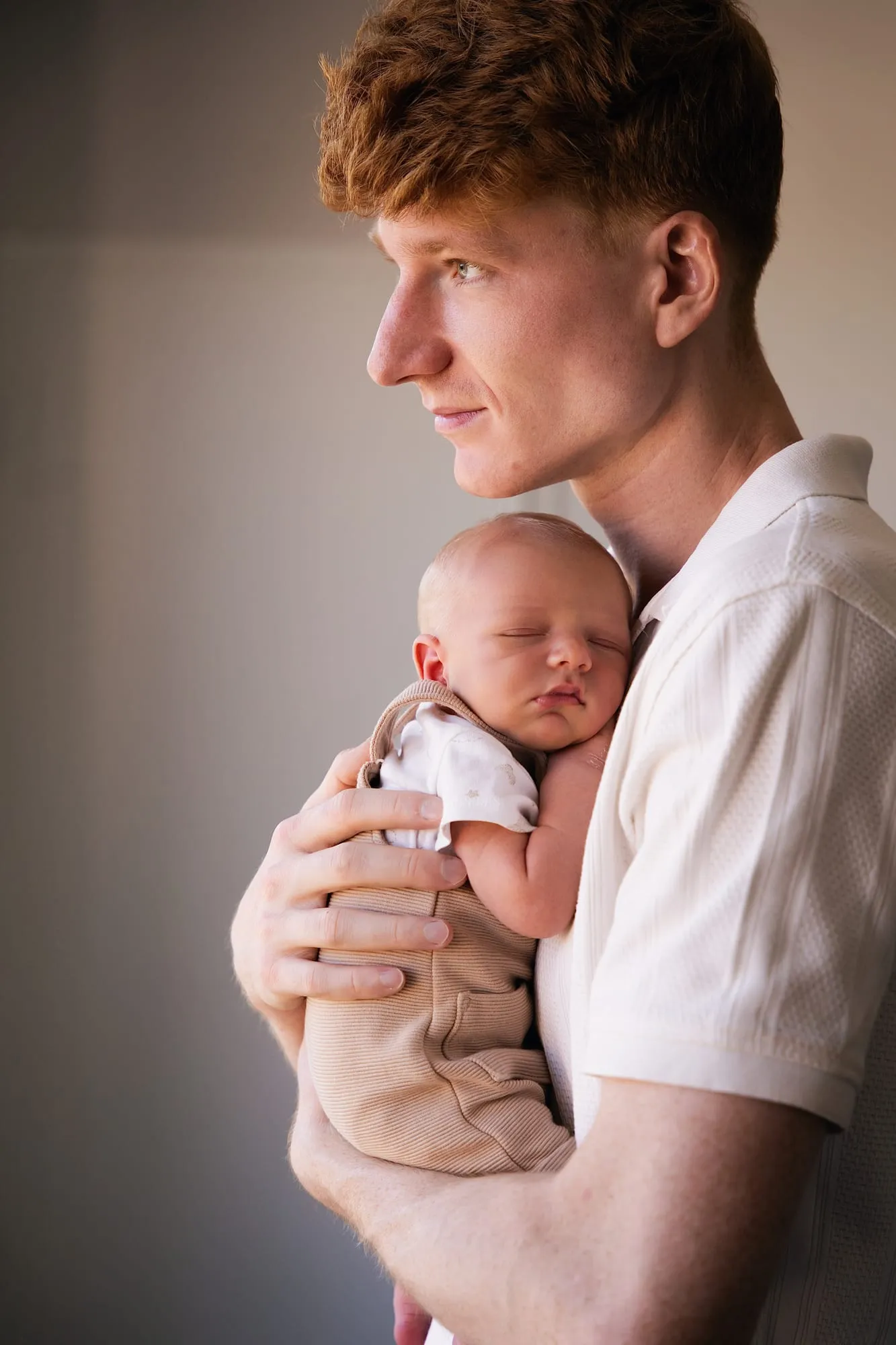 Photograph of a newborn session by Virginie Deronchêne, portrait photographer in Walloon Brabant