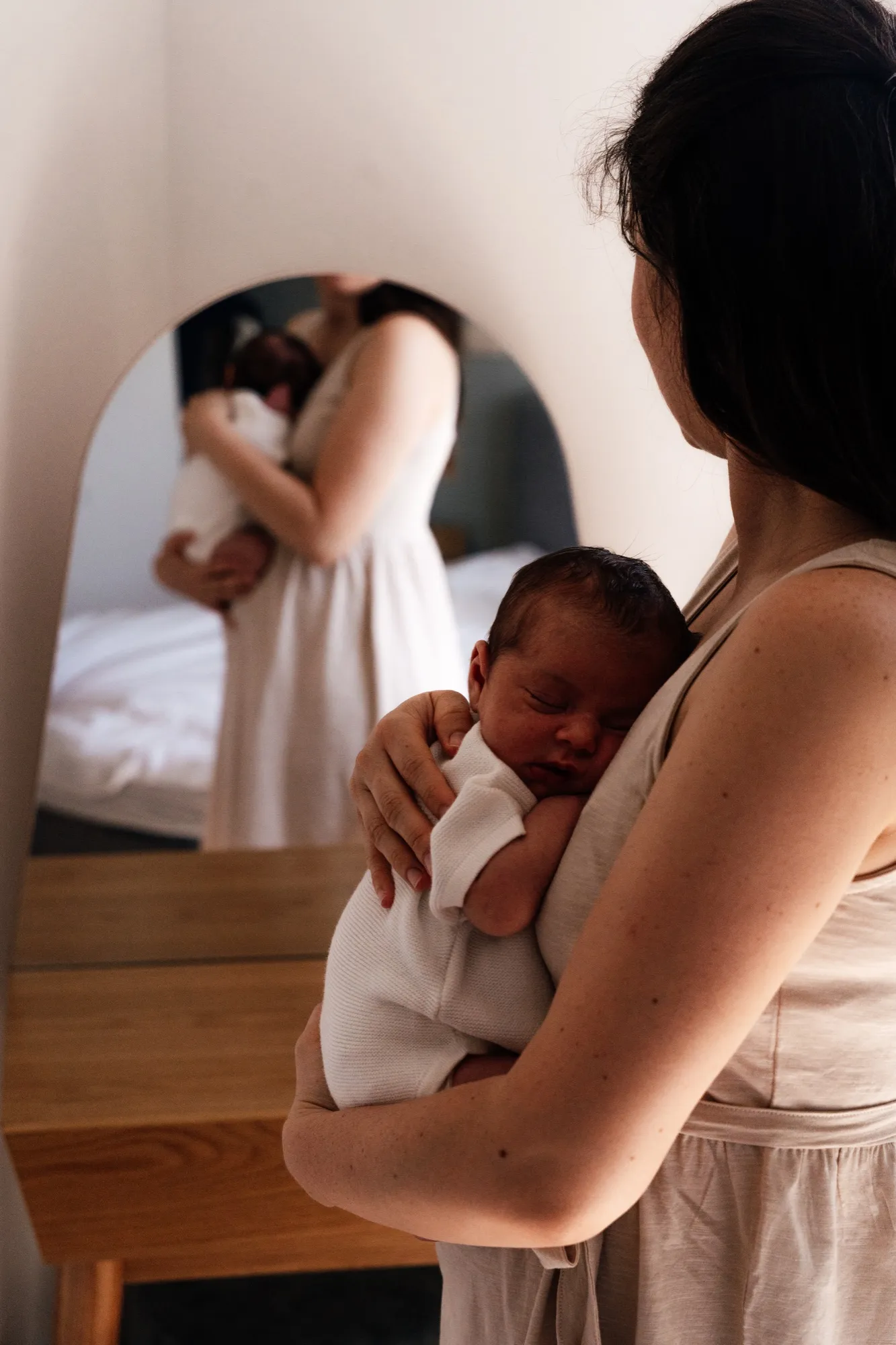 Photograph of a newborn session by Virginie Deronchêne, portrait photographer in Walloon Brabant