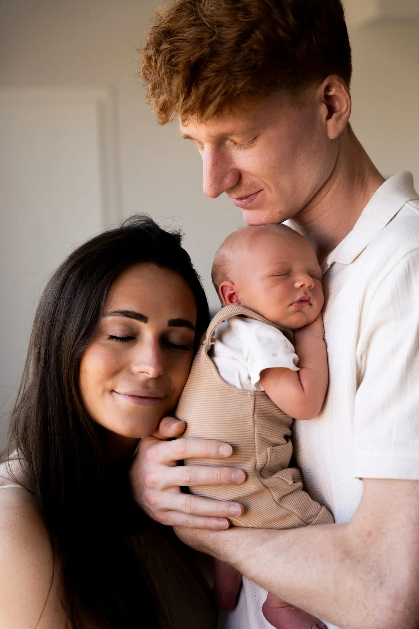 Photograph of a newborn session by Virginie Deronchêne, portrait photographer in Walloon Brabant