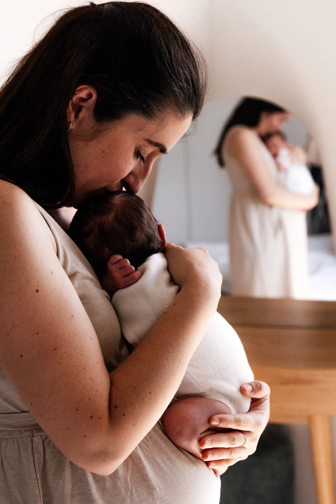 Photograph of a newborn session by Virginie Deronchêne, portrait photographer in Walloon Brabant