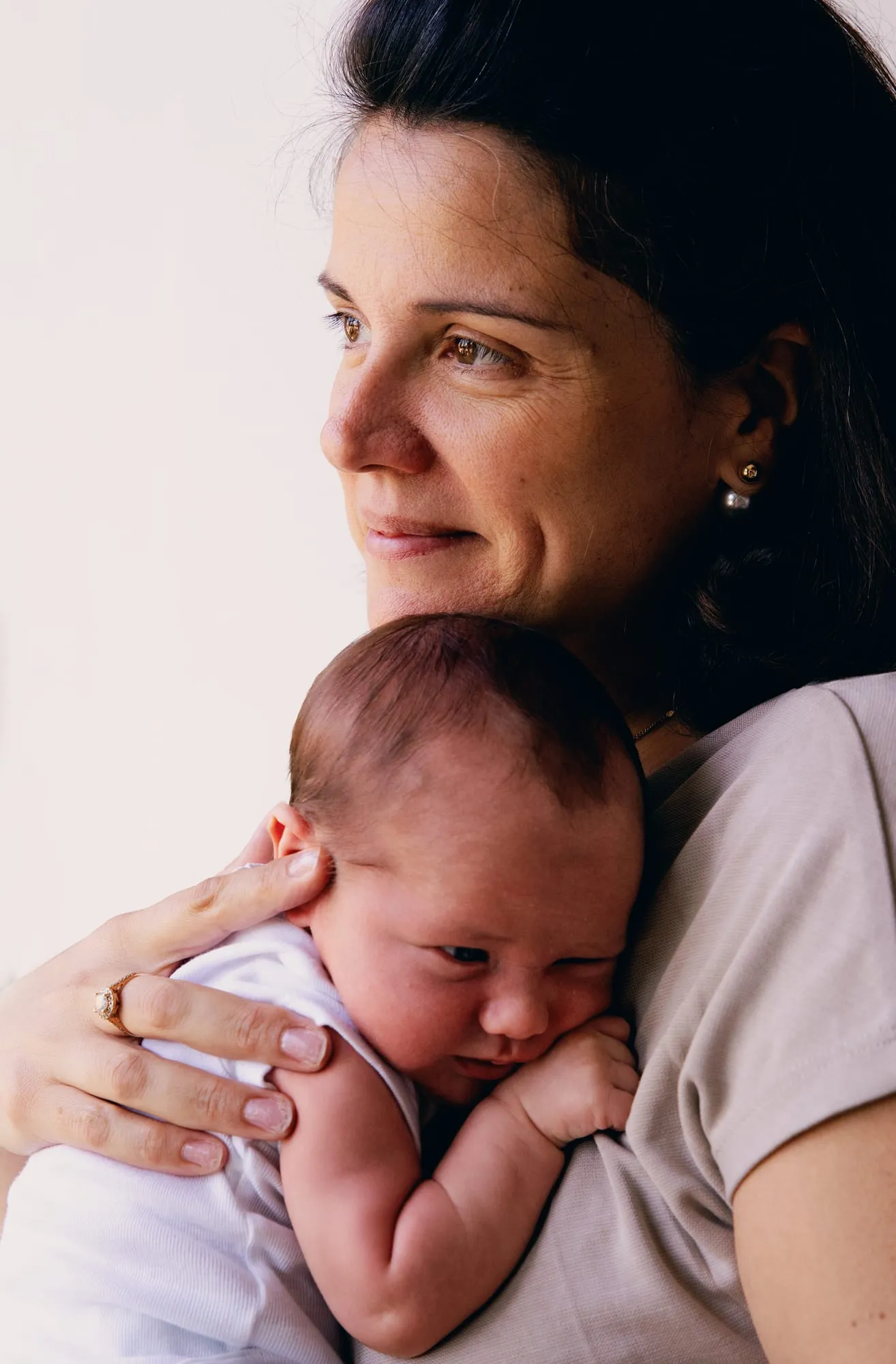 Photograph of a newborn session by Virginie Deronchêne, portrait photographer in Walloon Brabant