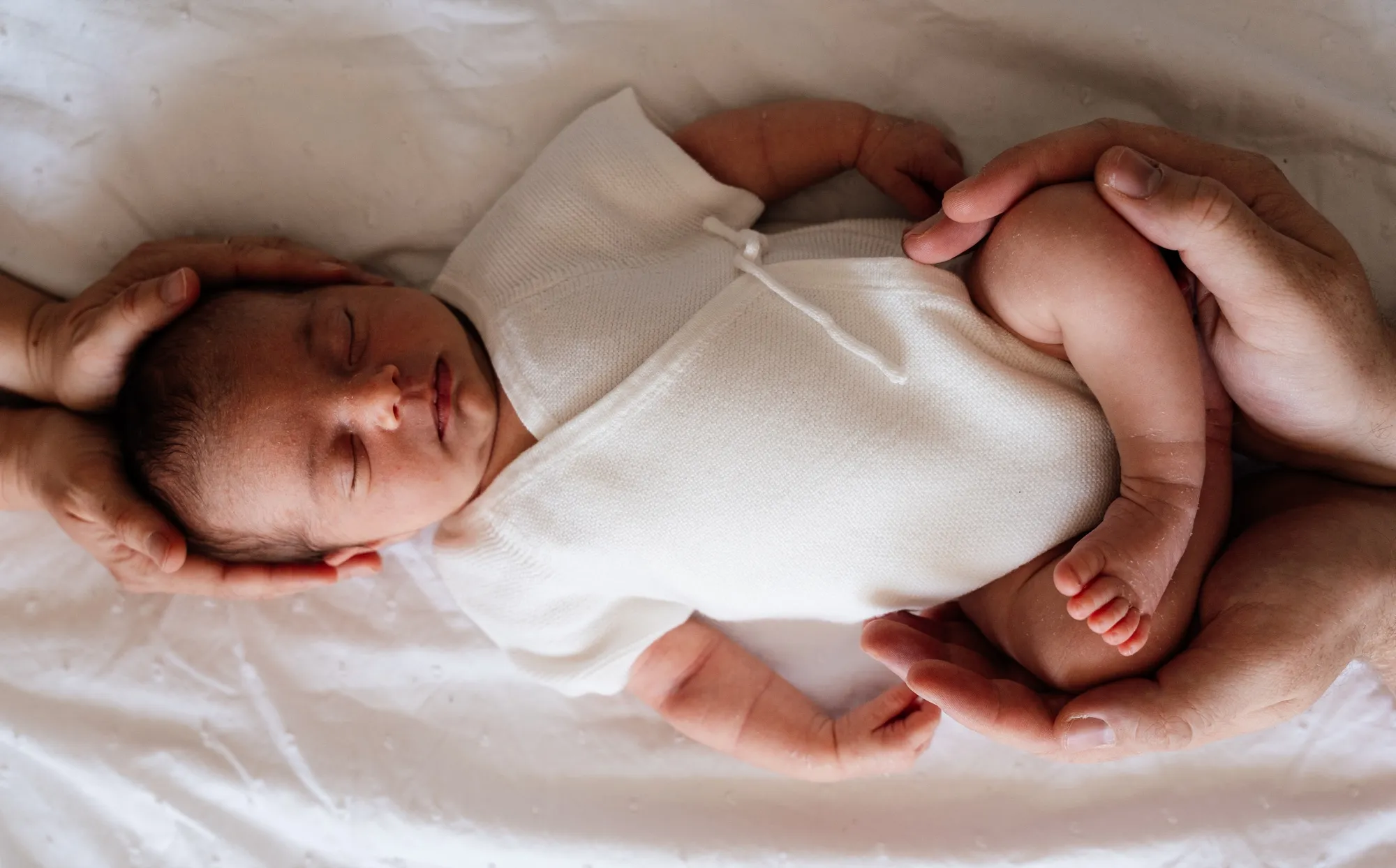 Photograph of a newborn session by Virginie Deronchêne, portrait photographer in Walloon Brabant