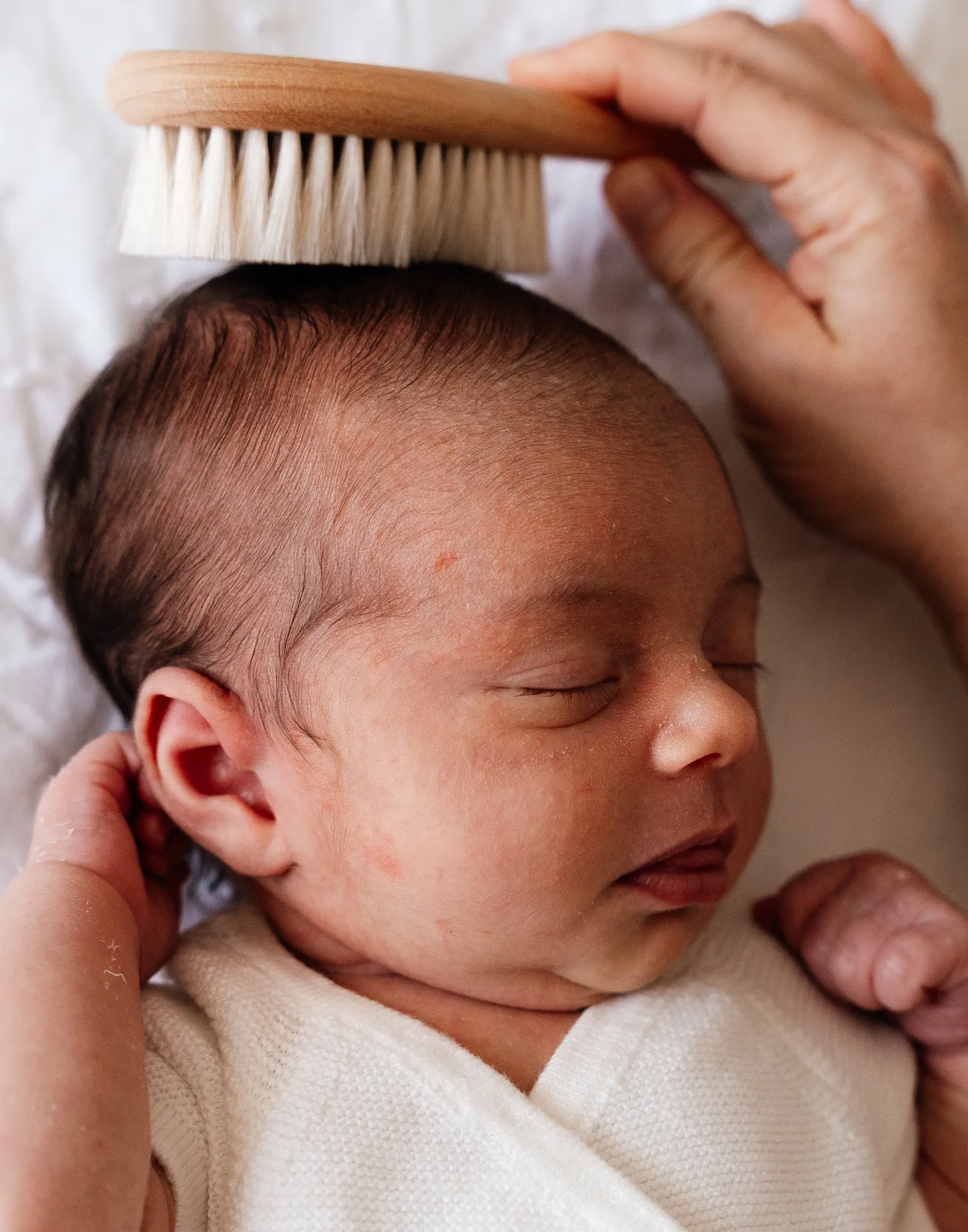 Photograph of a newborn session by Virginie Deronchêne, portrait photographer in Walloon Brabant