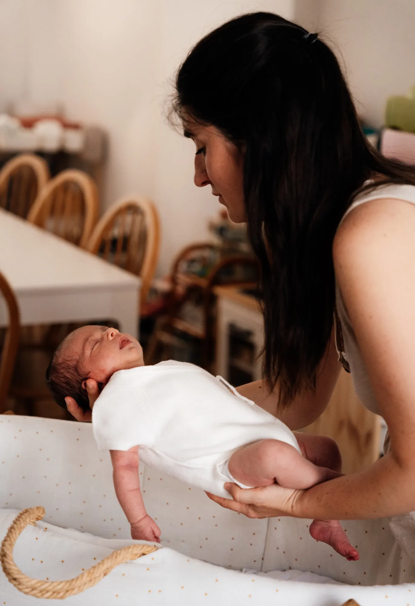 Photograph of a newborn session by Virginie Deronchêne, portrait photographer in Walloon Brabant