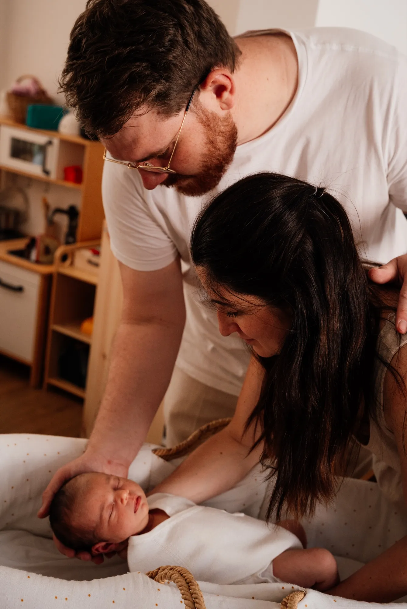 Photograph of a newborn session by Virginie Deronchêne, portrait photographer in Walloon Brabant