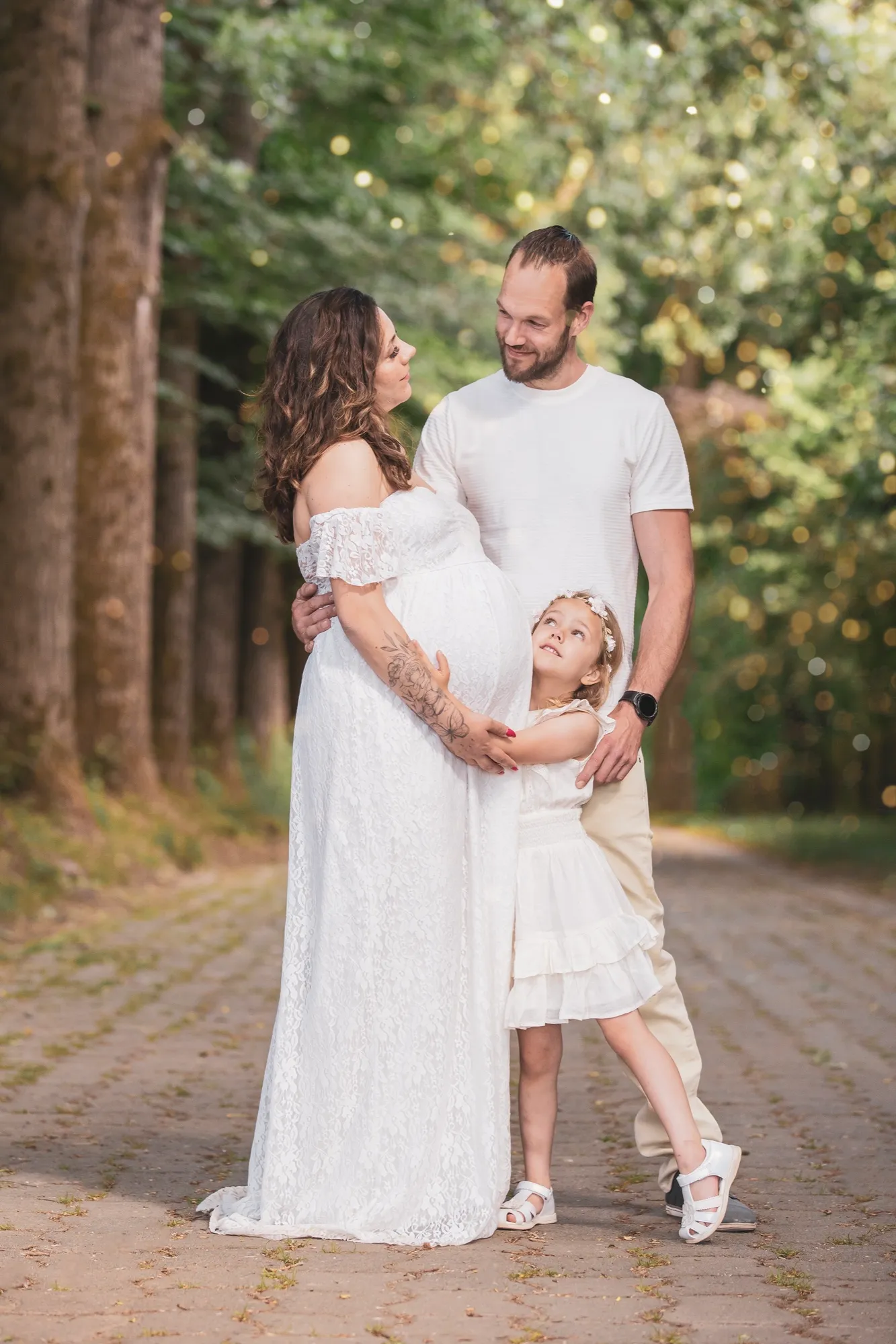 Photograph of a maternity session by Virginie Deronchêne, portrait photographer in Walloon Brabant