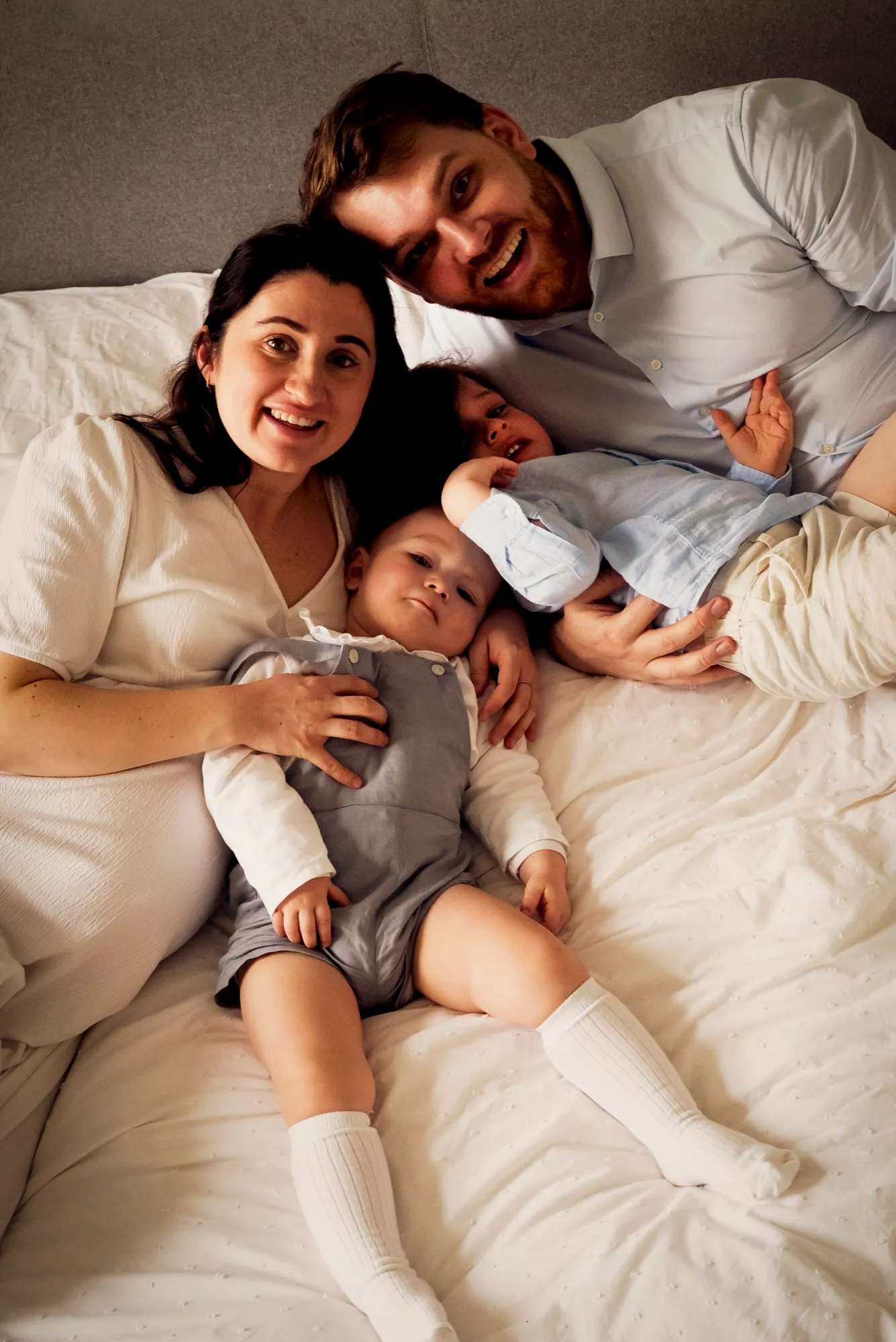 Photograph of a maternity session by Virginie Deronchêne, portrait photographer in Walloon Brabant